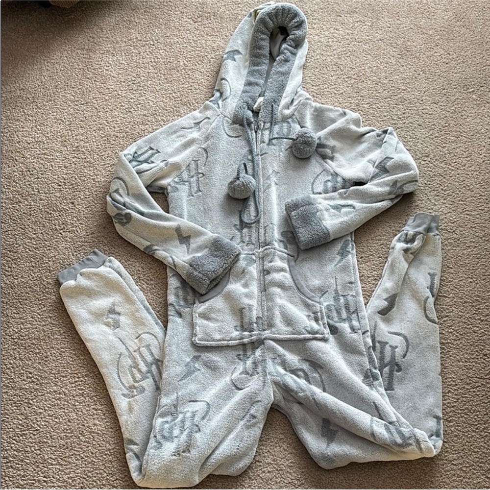 Harry Potter Hogwarts Plush Faux Fur Robe - Light Gray